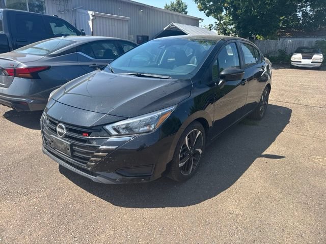 Used 2024 Nissan Versa SR FWD image 2