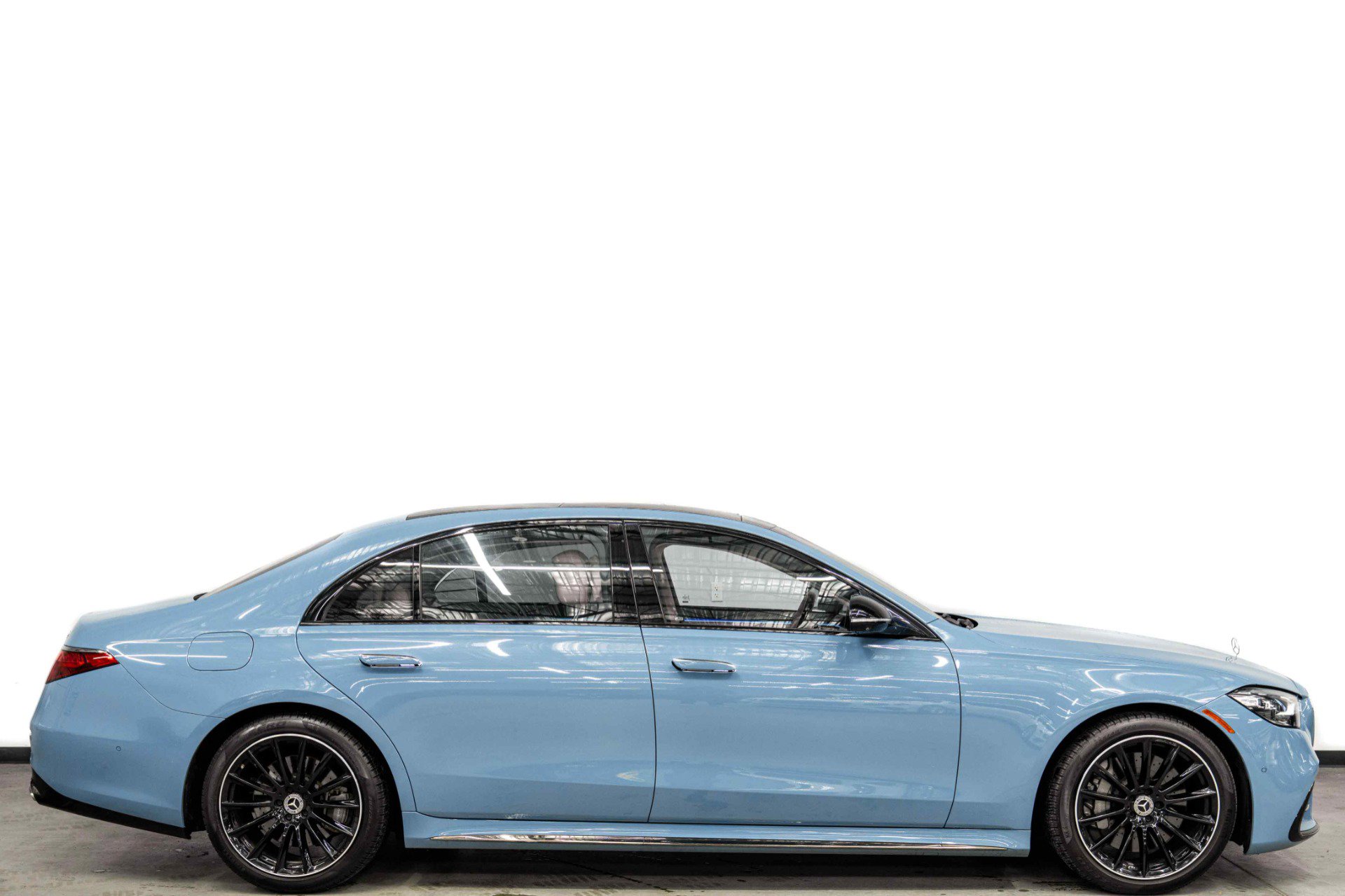 Used 2023 Mercedes-Benz S 580 4MATIC Sedan image 2