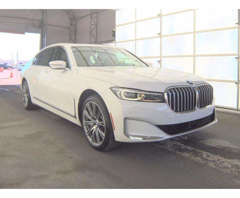 Used 2020 BMW 740i w/ Luxury Rear Seating Package RWD image 4