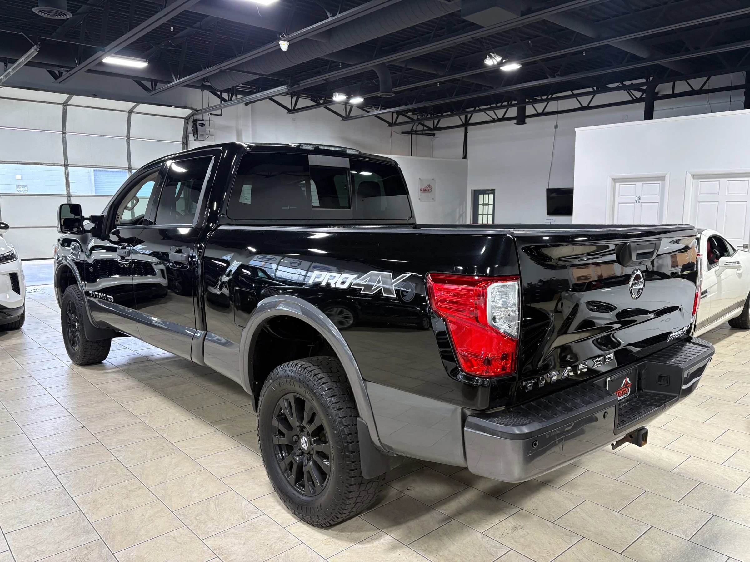 Used 2017 Nissan Titan PRO-4X image 11