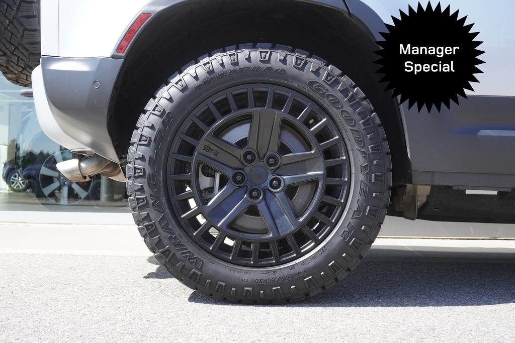 Used 2024 Land Rover Defender 110 SE AWD/4WD image 32