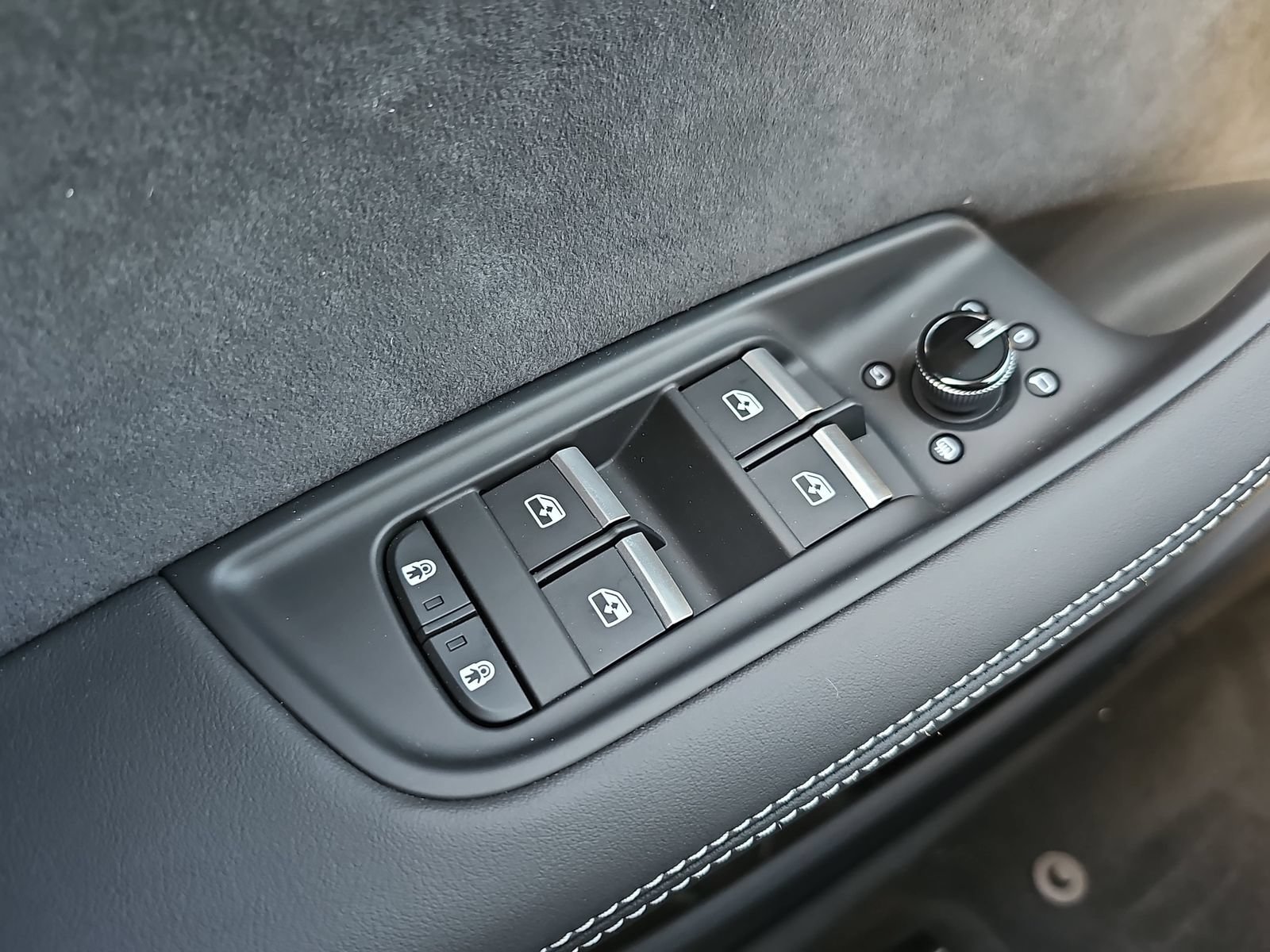 New 2026 Audi SQ7 Premium Plus AWD/4WD image 31