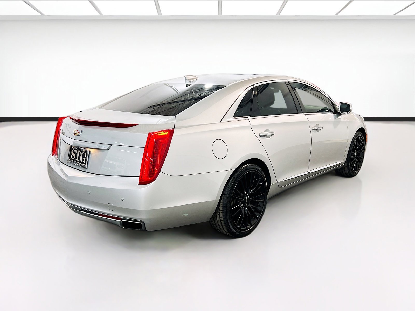 Used 2016 Cadillac XTS Luxury w/ Driver Awareness Package FWD image 4