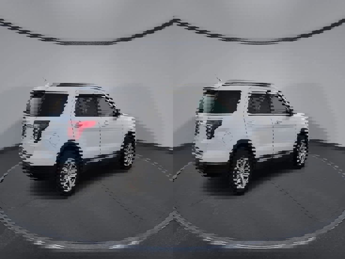 Certified 2018 Ford Explorer XLT w/ Equipment Group 202A image 8