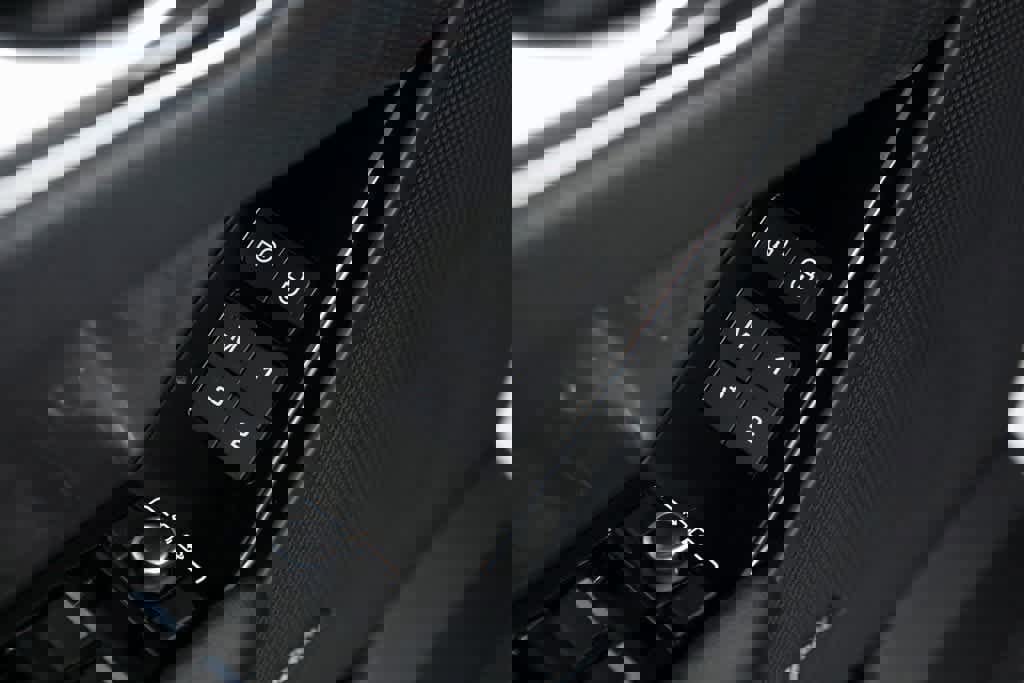 Used 2018 Land Rover Range Rover Velar S image 22