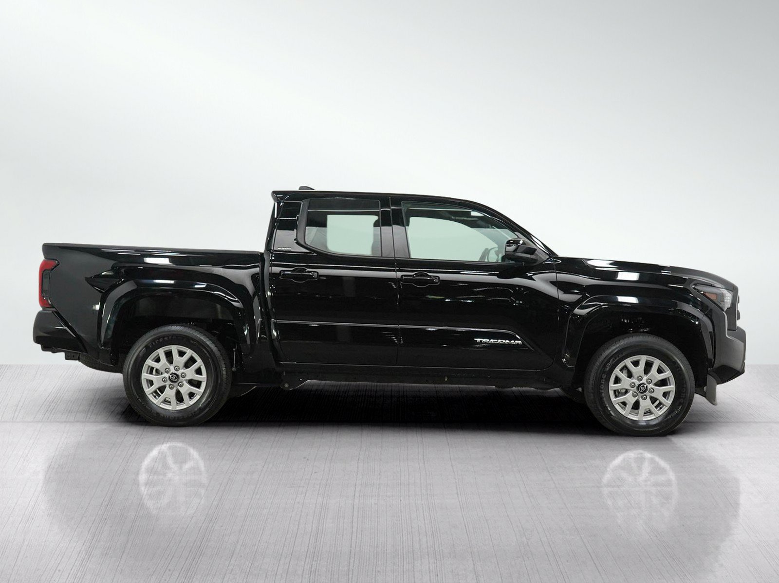 Used 2025 Toyota Tacoma SR5 AWD/4WD image 6