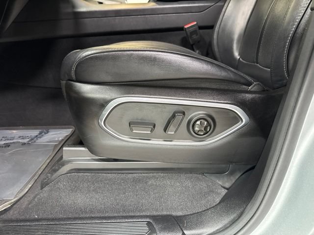 Used 2024 Jeep Wagoneer L Series II w/ Flexible Seating Group AWD/4WD image 7