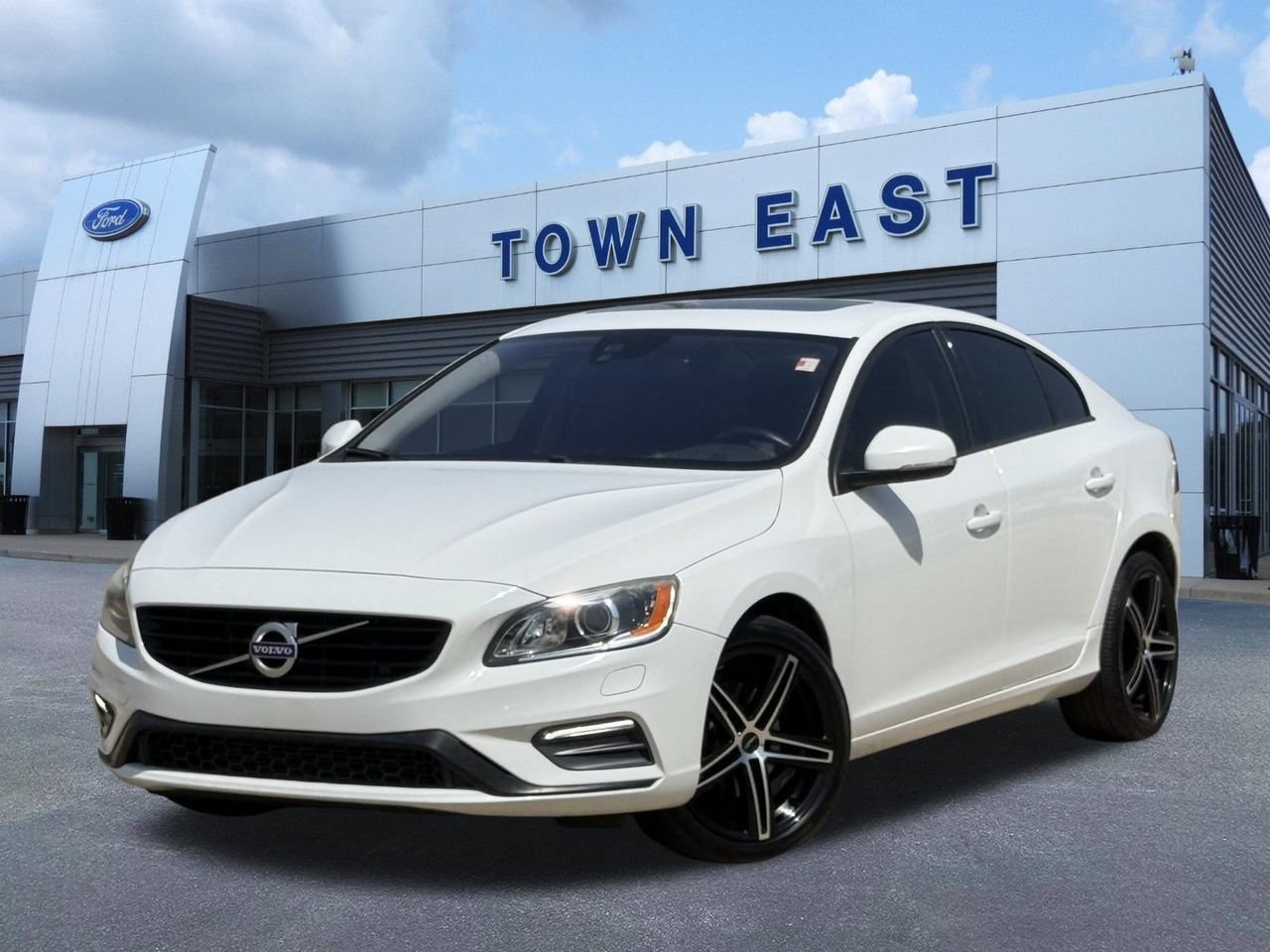 Used 2018 Volvo S60 T5 Dynamic w/ Vision Package FWD image 1