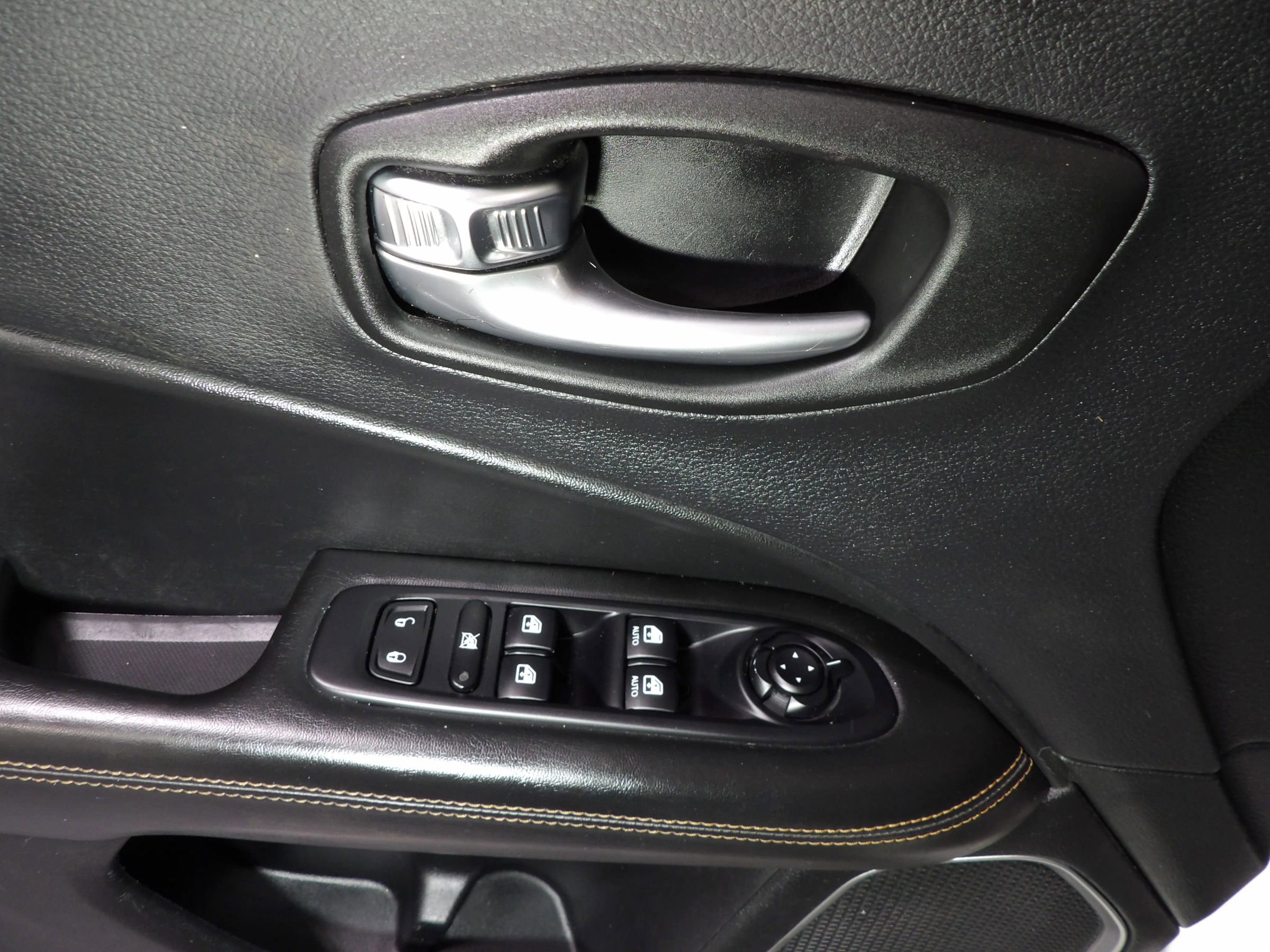 Used 2020 Jeep Compass Limited FWD image 8