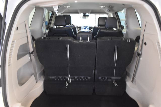 Used 2024 Chrysler Pacifica Touring-L FWD image 15