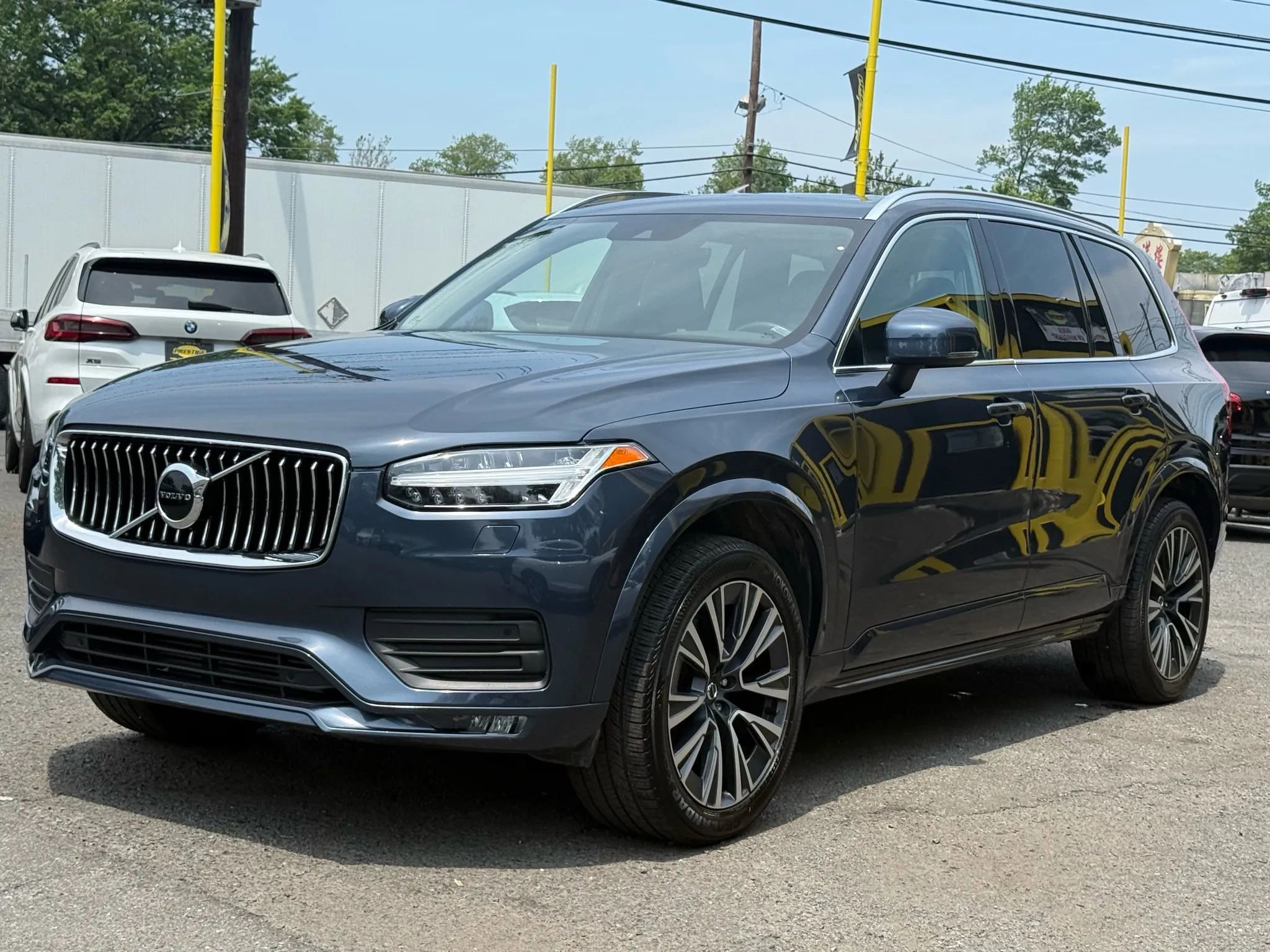 Used 2022 Volvo XC90 T5 Momentum w/ Climate Package image 3