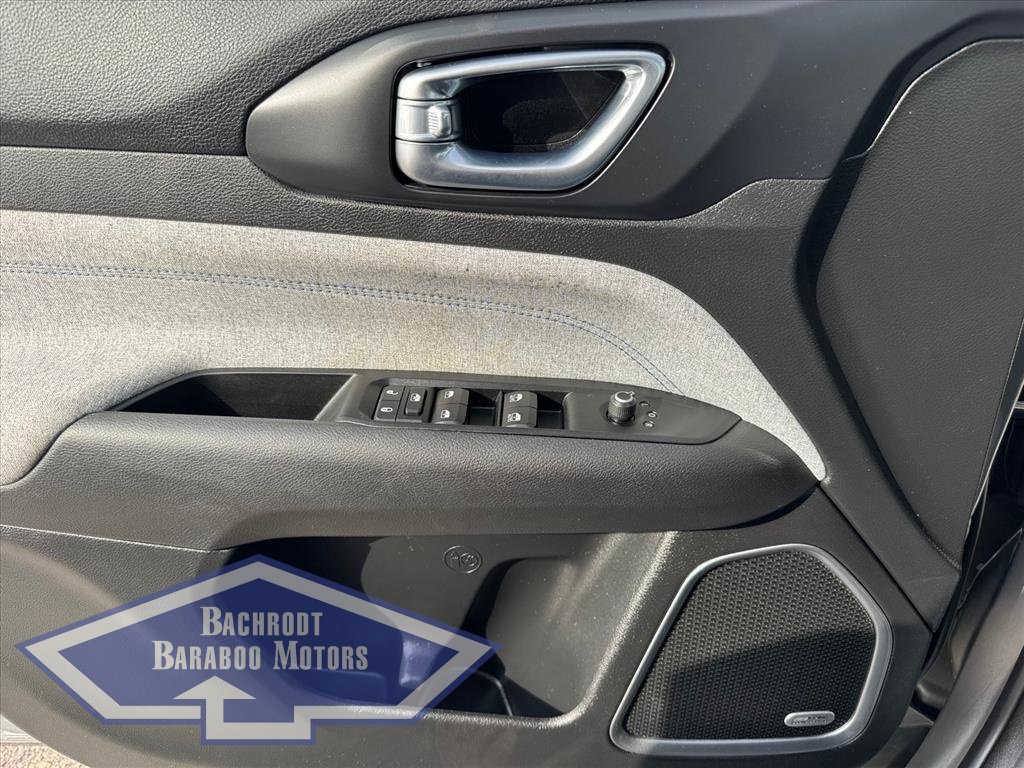 Used 2022 Jeep Compass Latitude w/ Sun and Sound Group image 24