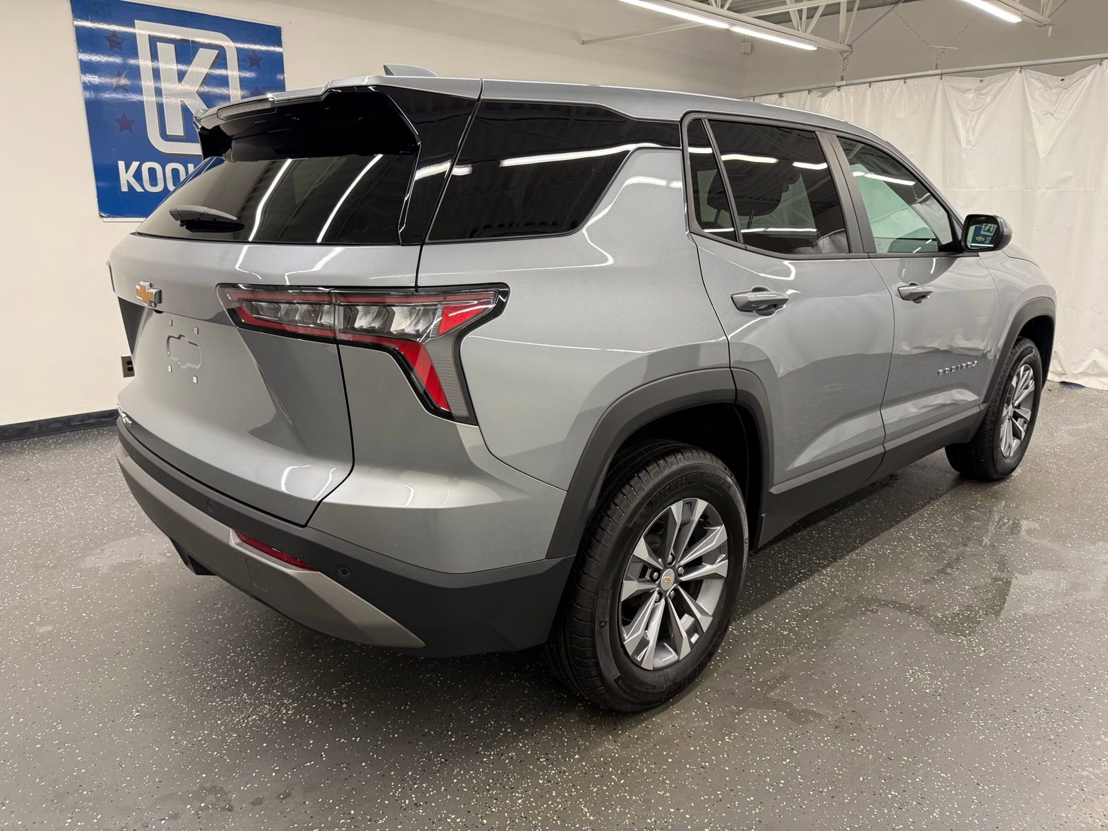 Used 2026 Chevrolet Equinox LT image 2