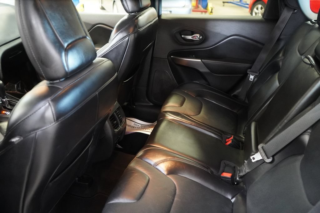 Used 2020 Jeep Cherokee Limited FWD image 27