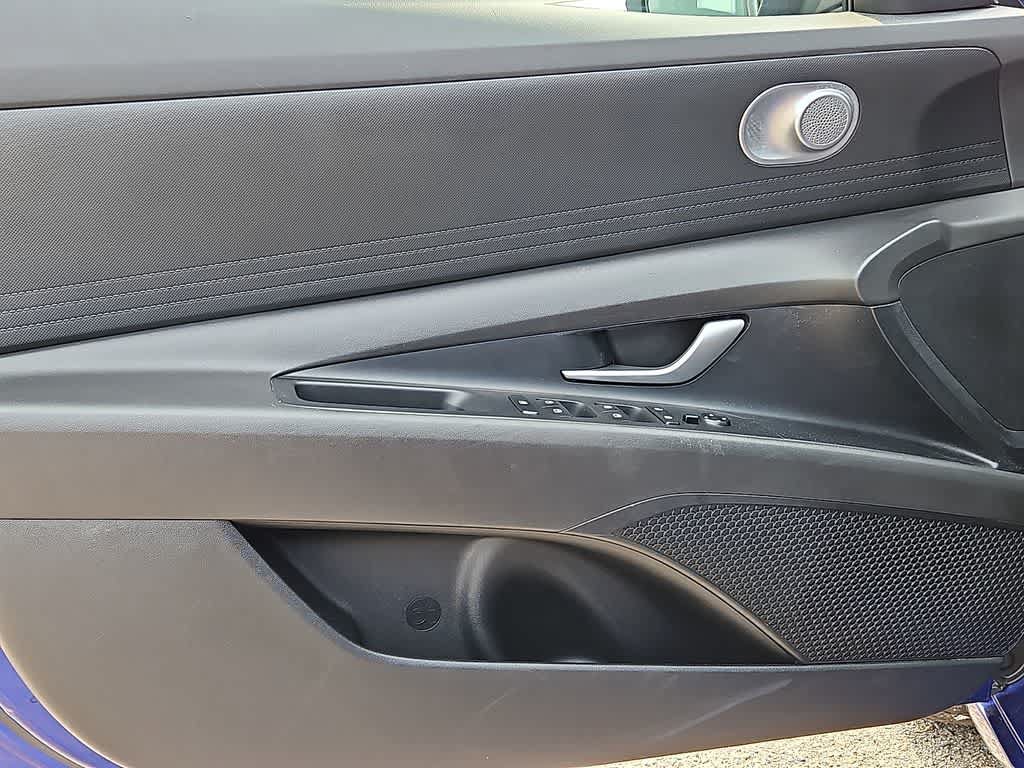 Used 2024 Hyundai Elantra SEL FWD image 11