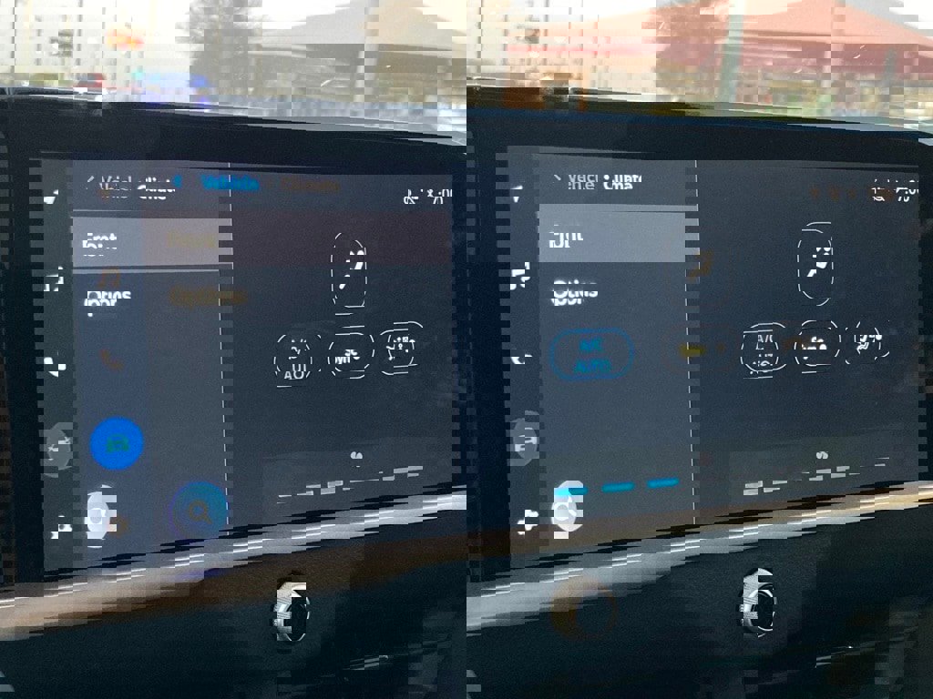 Used 2025 Toyota Crown Signia w/ Advanced Technology Package image 24