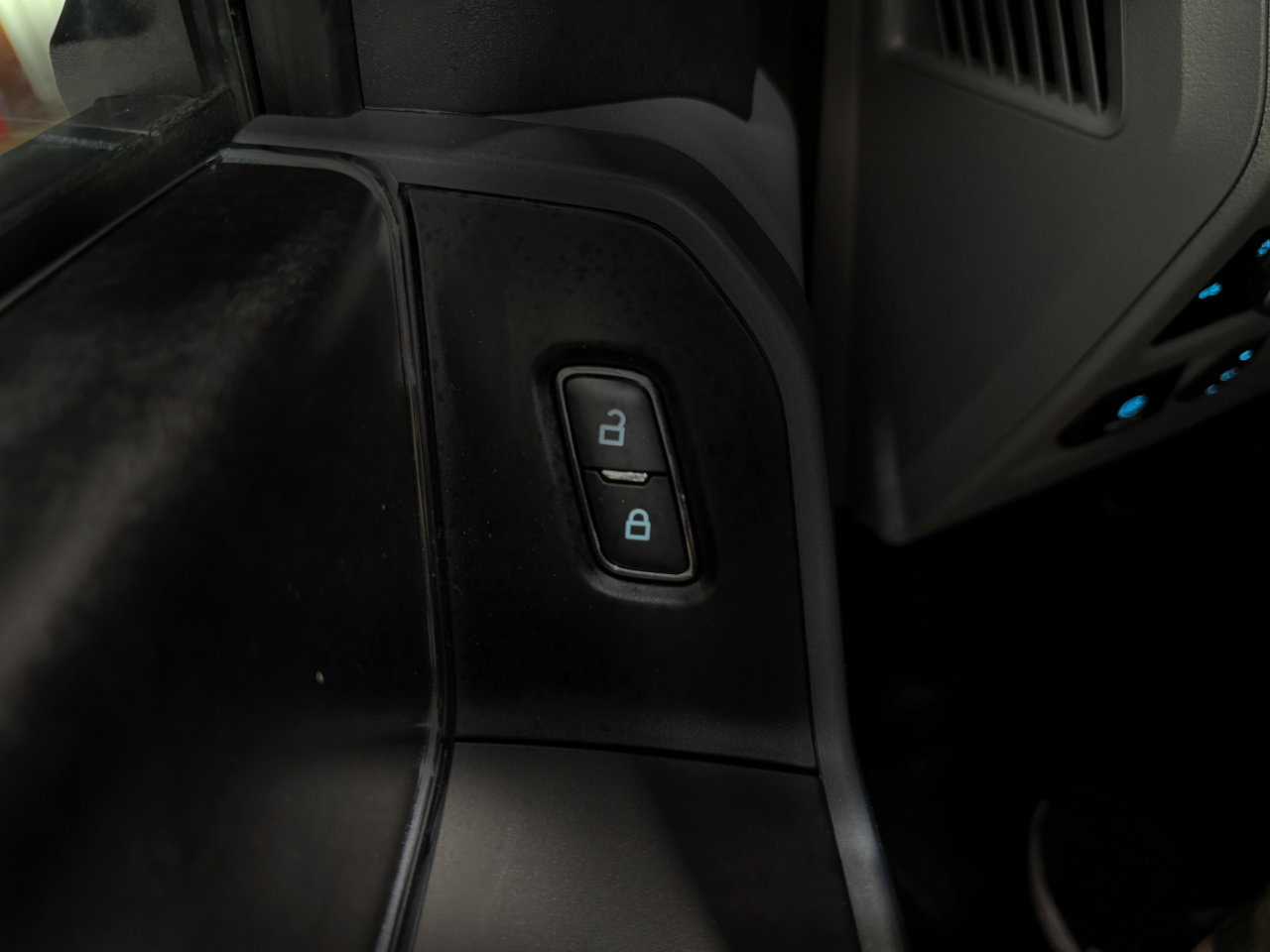 Used 2023 Ford F150 Lightning XLT image 30