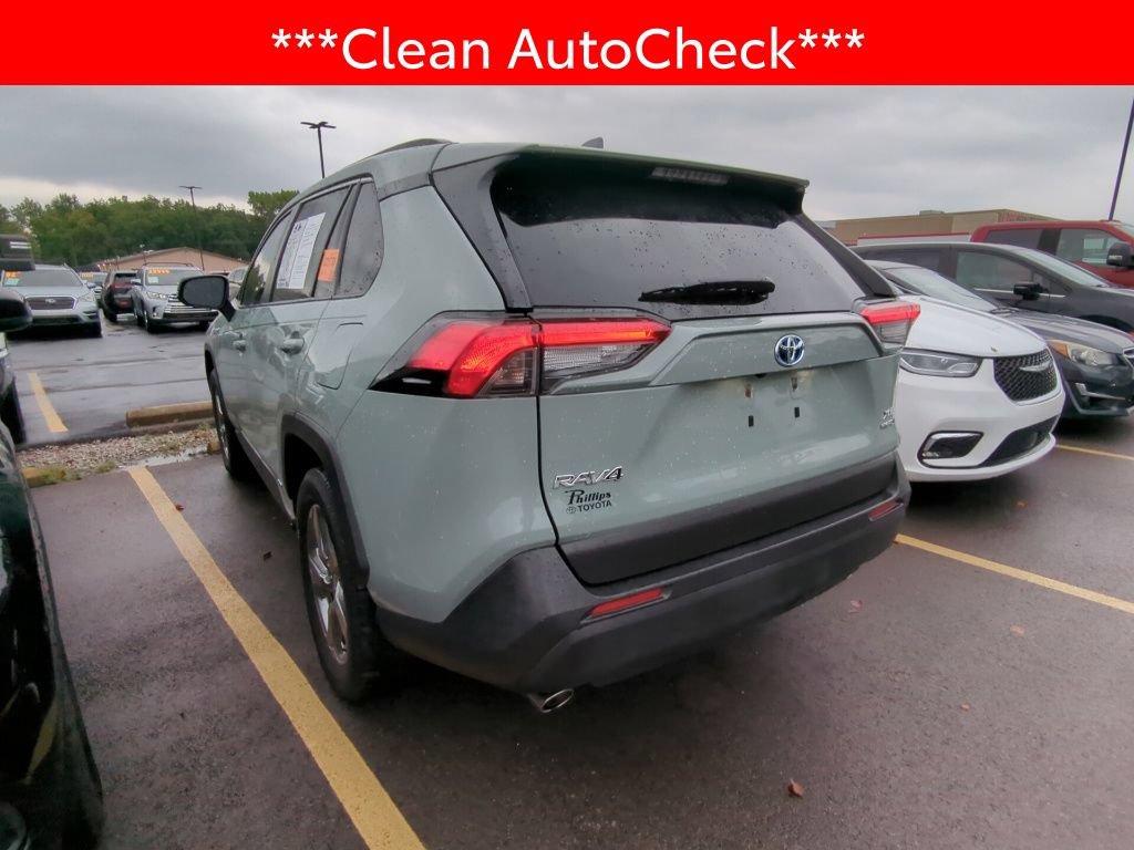 Used 2021 Toyota RAV4 XLE Premium AWD/4WD image 4