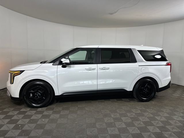 Used 2025 Kia Carnival image 6