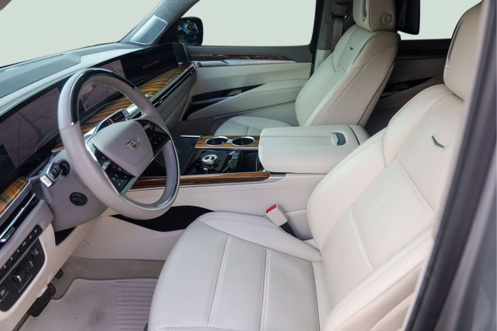 Used 2025 Cadillac Escalade Sport Platinum w/ LPO, ONYX Package AWD/4WD image 13