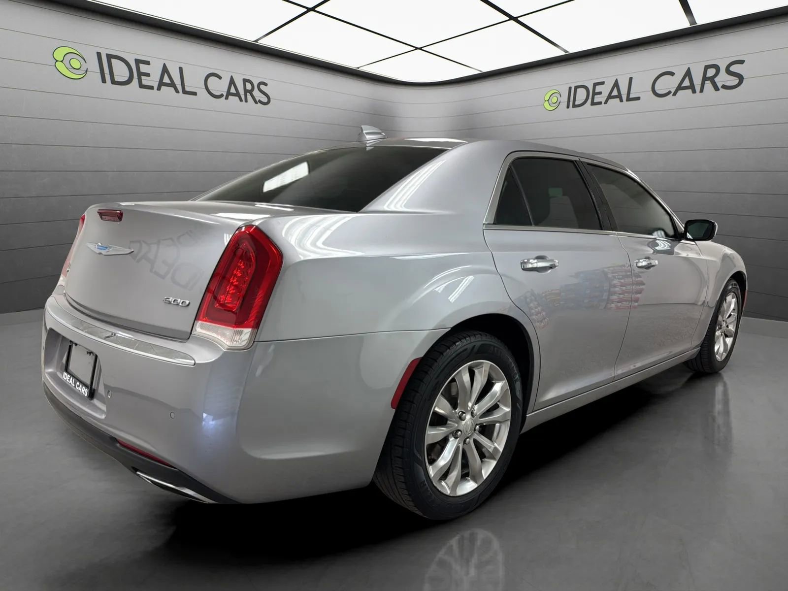 Used 2018 Chrysler 300 Limited w/ Safetytec Plus Group AWD/4WD image 5