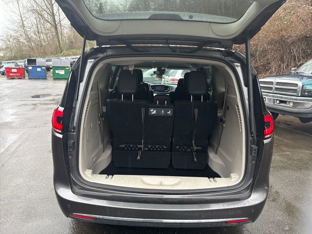 Used 2021 Chrysler Pacifica Touring-L image 45