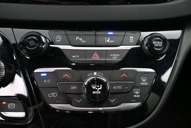 Used 2025 Chrysler Pacifica Select FWD image 25