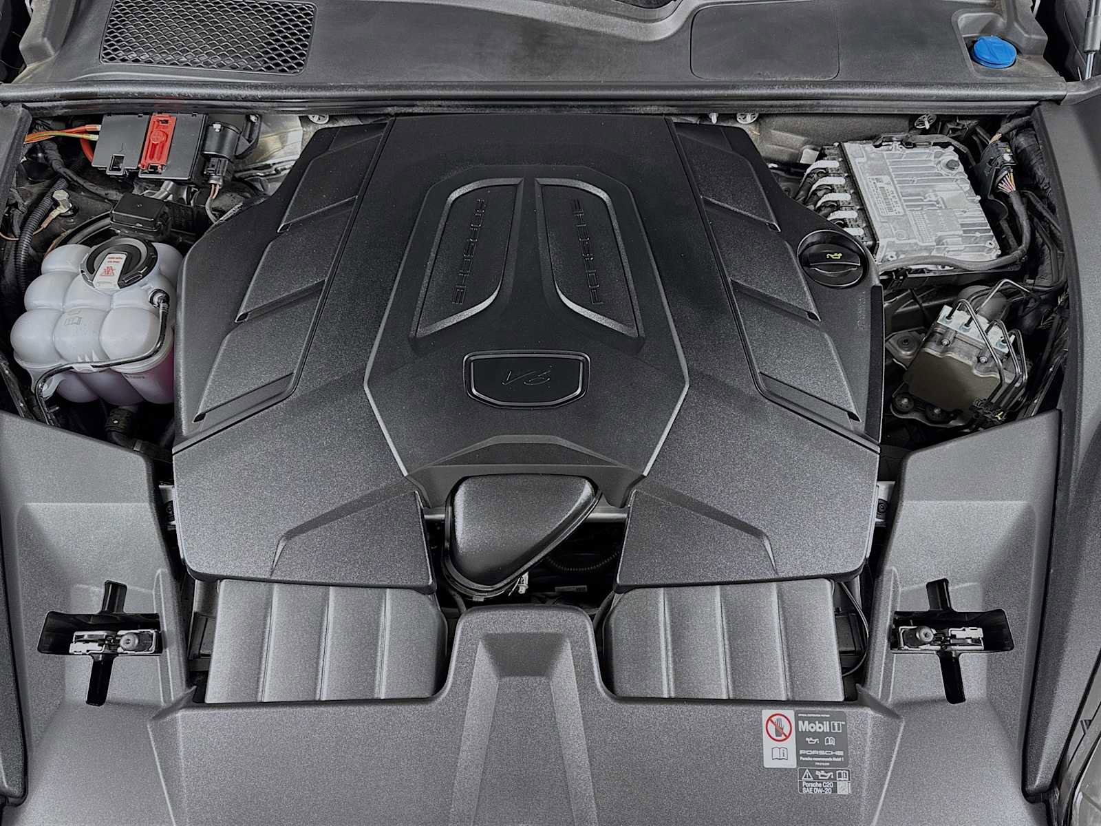 Certified 2025 Porsche Cayenne image 31