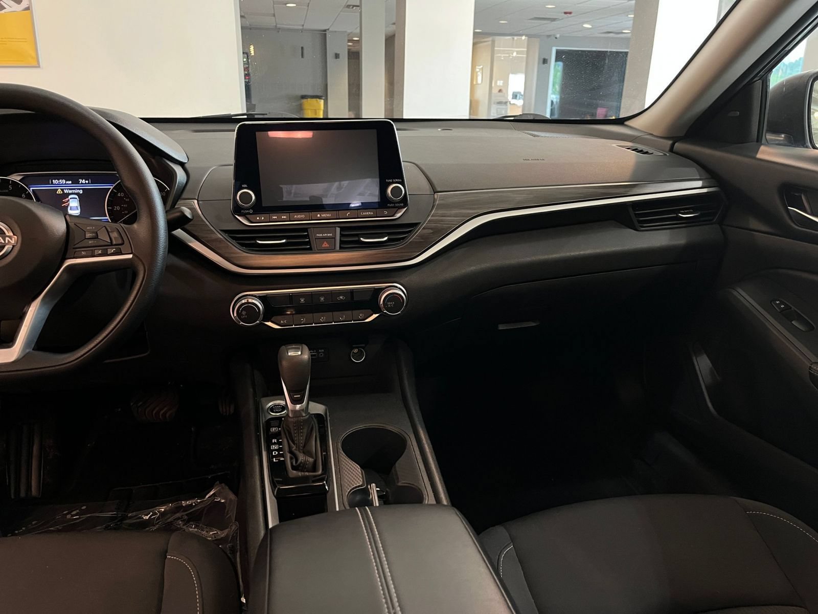 Used 2025 Nissan Altima 2.5 SV FWD image 34