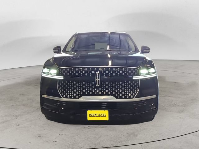 Used 2025 Lincoln Navigator Reserve AWD/4WD image 2