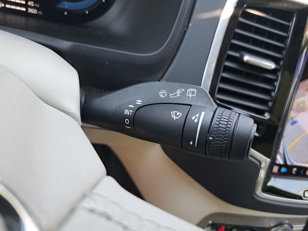 Used 2023 Volvo XC90 T8 Ultimate w/ Protection Package Premier image 19