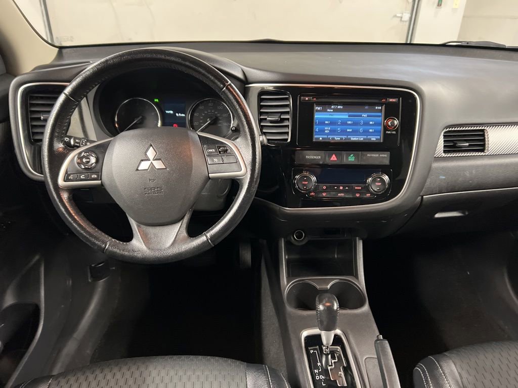 Used 2015 Mitsubishi Outlander SE image 8