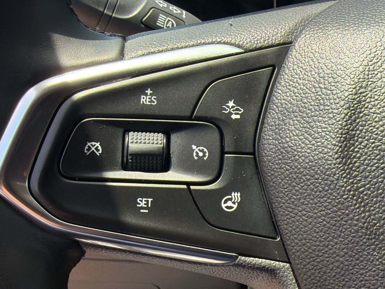 Used 2025 Chevrolet Trax LT w/ LT Convenience Package FWD image 16