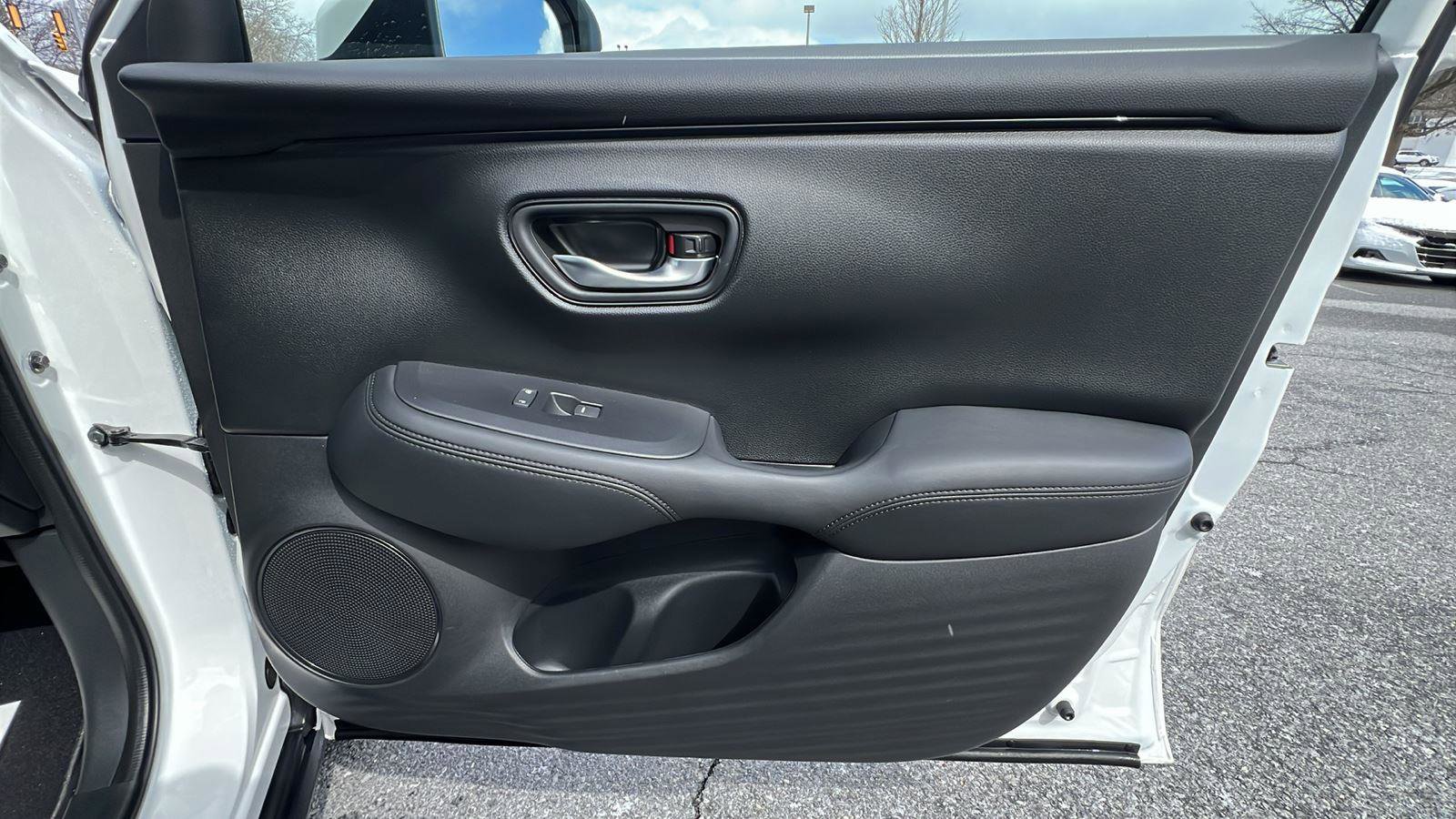 Certified 2025 Honda HR-V LX image 12