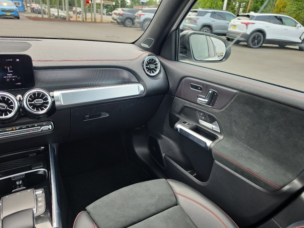 Used 2023 Mercedes-Benz EQB 300 4MATIC image 25