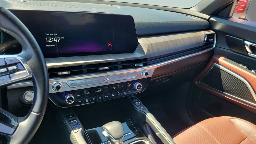 Used 2023 Kia Telluride EX w/ EX Captain's Chair Package image 19