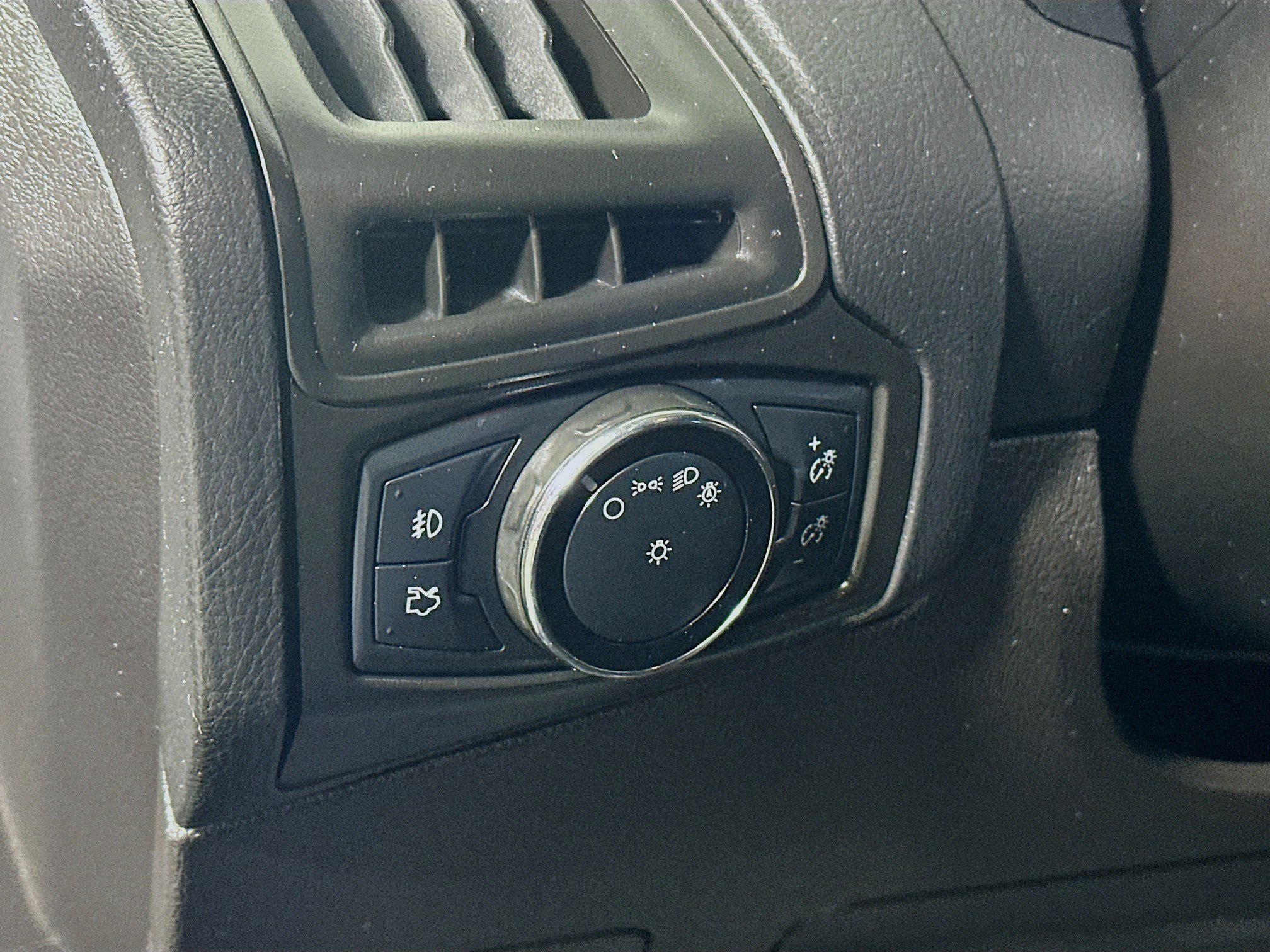 Used 2014 Ford Focus SE w/ Equipment Group 201A image 10