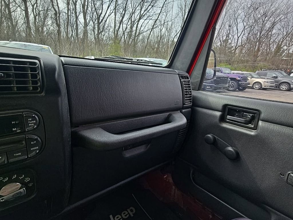 Used 2004 Jeep Wrangler Rubicon w/ Dual Top Group image 23