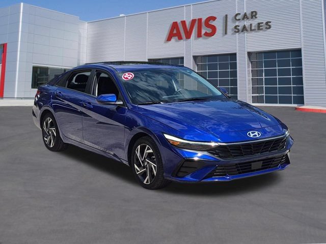 Used 2025 Hyundai Elantra SEL FWD image 3
