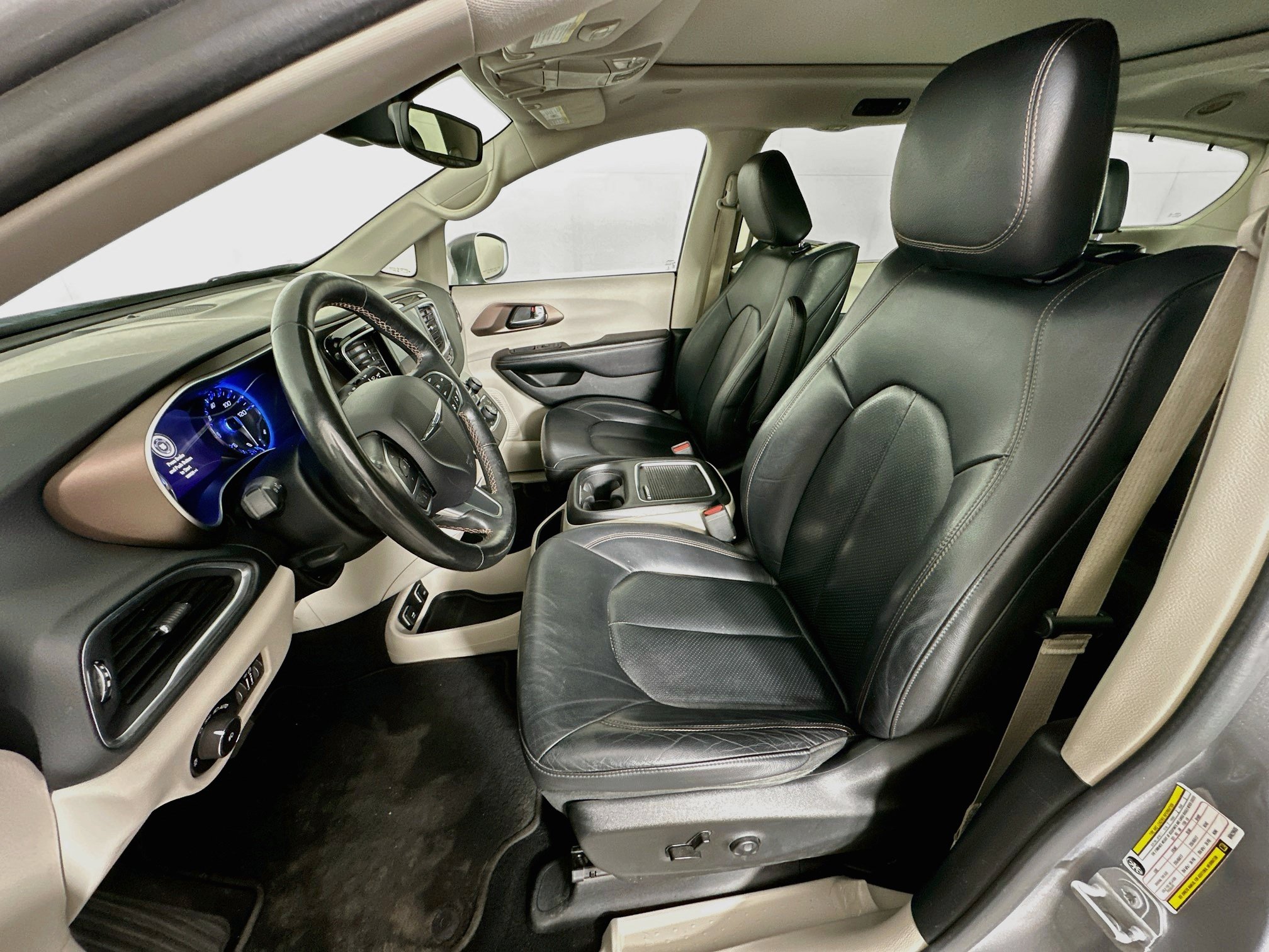 Used 2019 Chrysler Pacifica Touring-L Plus w/ Advanced Safetytec Group FWD image 13