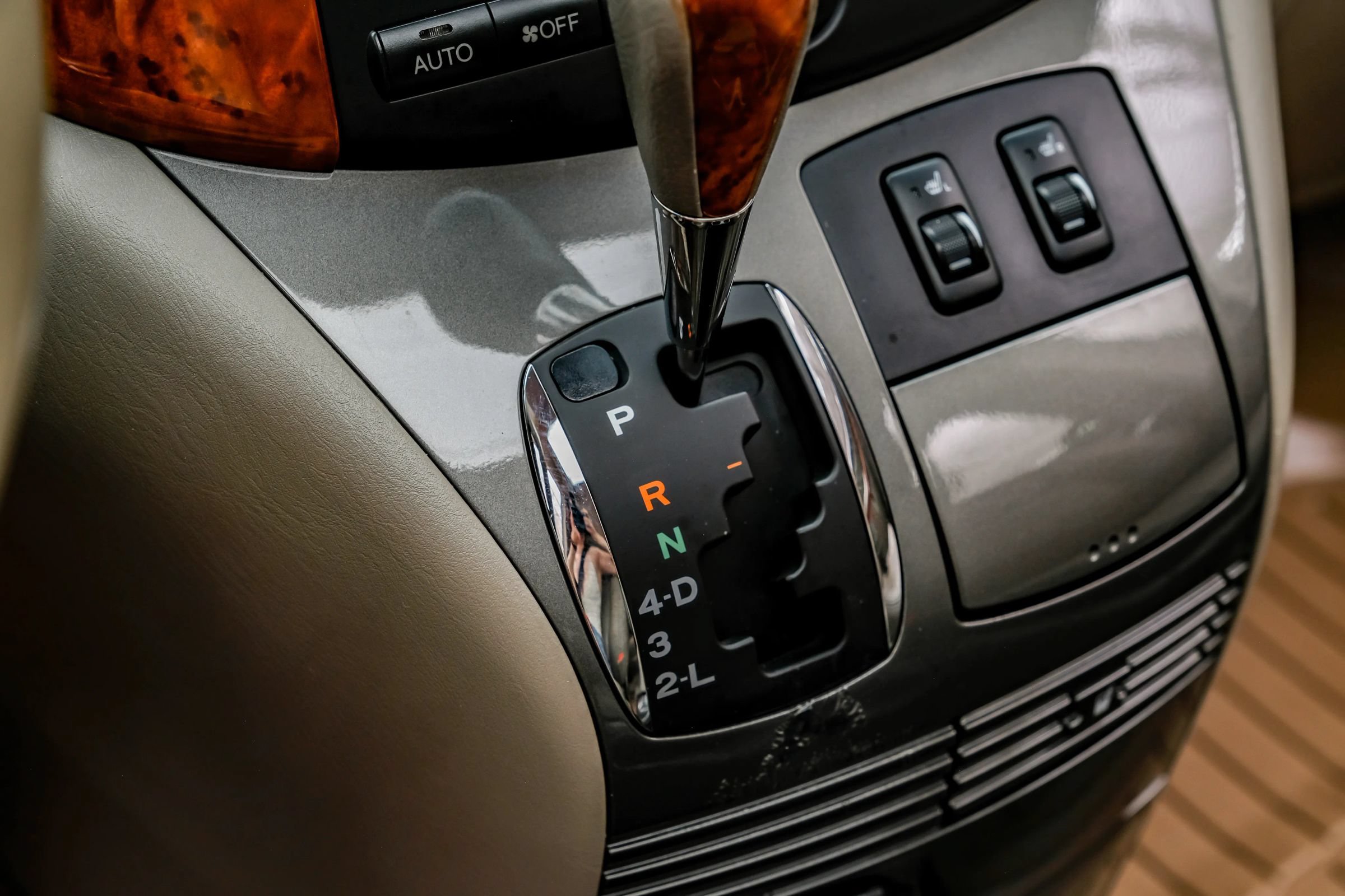 Used 2010 Toyota Sienna XLE Limited FWD image 30