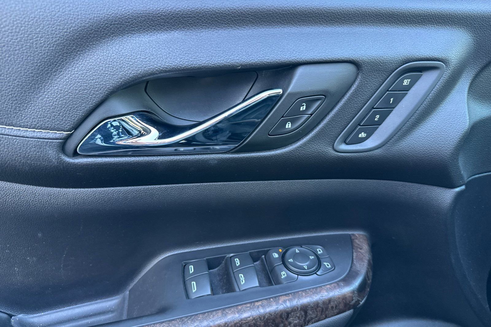 Used 2023 GMC Acadia Denali w/ Black Diamond Edition image 12