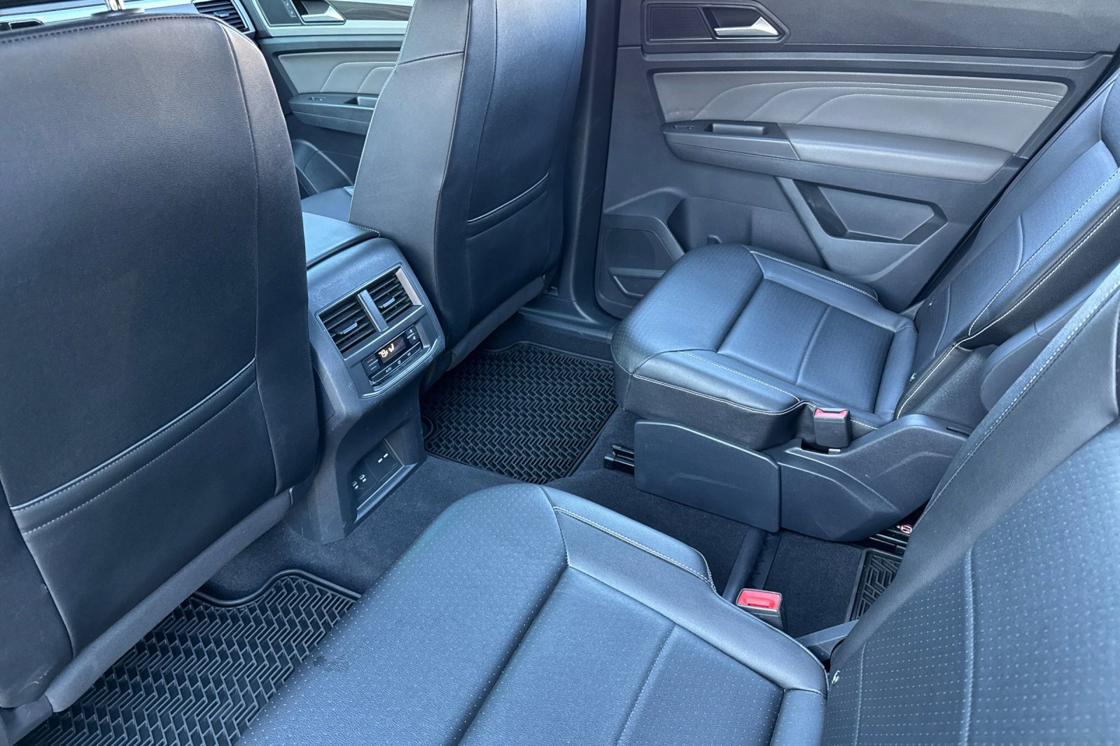 Used 2023 Volkswagen Atlas SE image 26