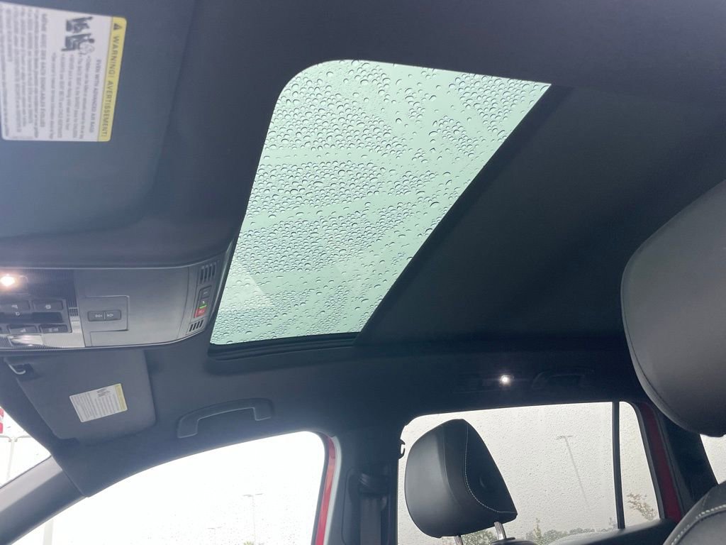 Used 2024 Volkswagen Tiguan SE R-Line image 23