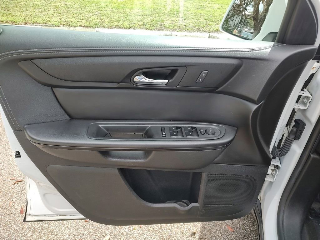 Used 2017 Chevrolet Traverse LT w/ Style and Technology Package image 17