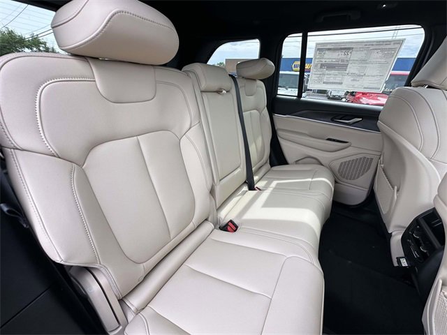New 2025 Jeep Grand Cherokee Limited image 32