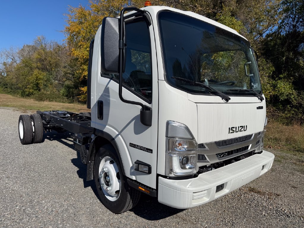 New 2025 Isuzu NPR RWD image 1