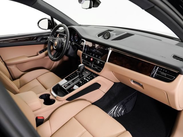 Certified 2026 Porsche Macan AWD/4WD image 23