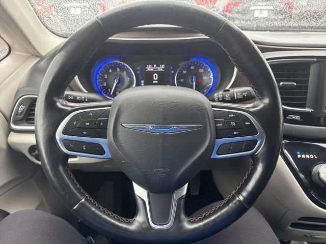 Used 2019 Chrysler Pacifica Touring-L image 23