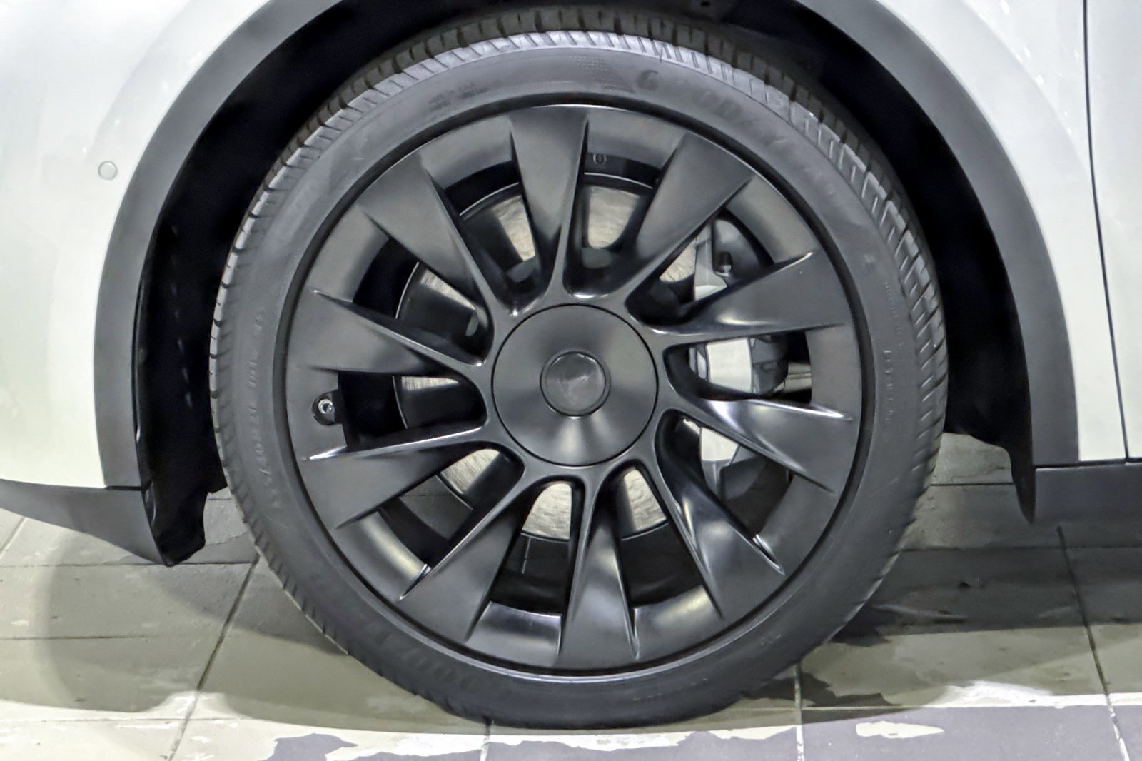 Used 2021 Tesla Model Y Long Range image 12